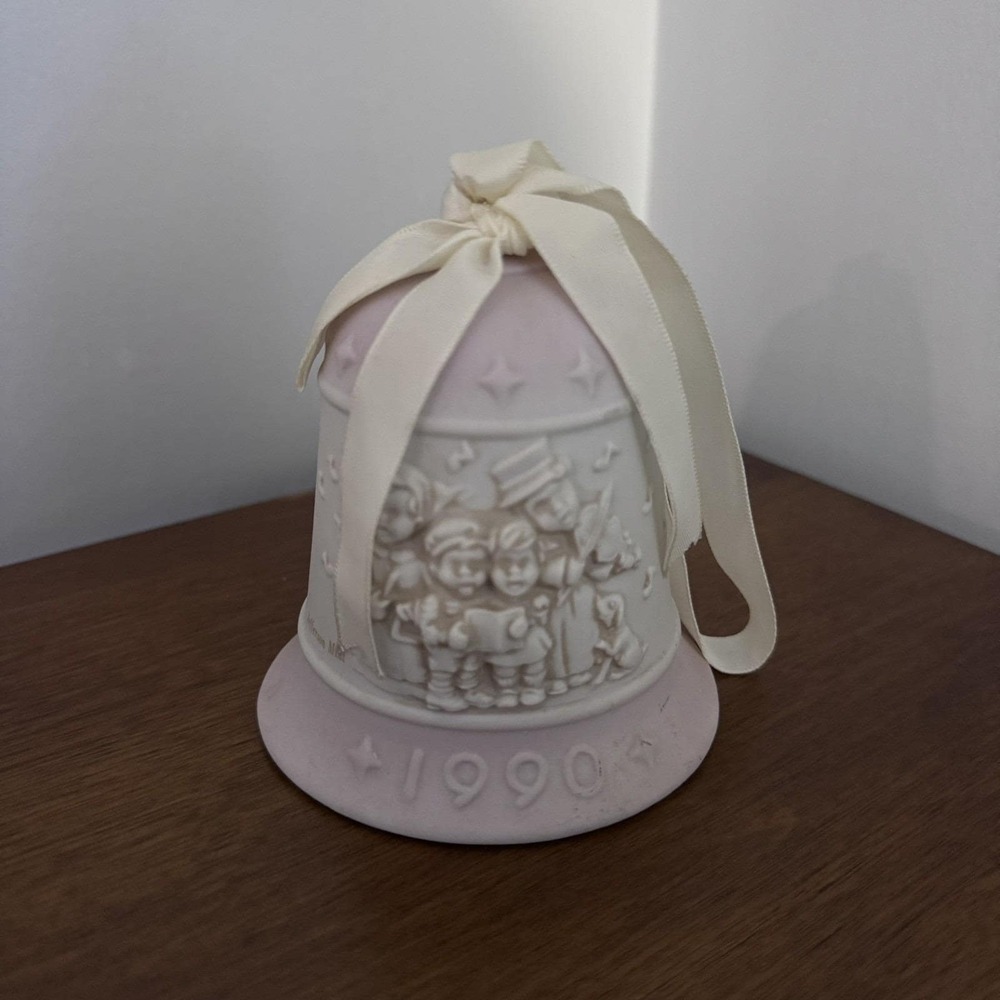 Vtg Jefferson Mint Christmas Bell Limited Edition 1990 Caroler‎